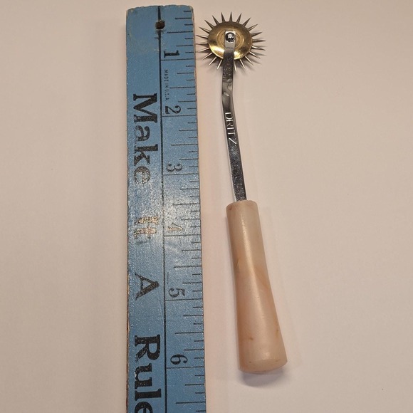 Vintage Dritz Tracing Wheel Perforating Cut Tool Pink Bakelite Handle 6" Japan - Picture 5 of 5